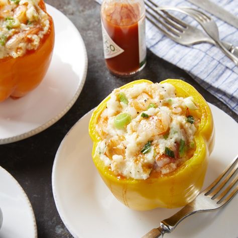 Shrimp and grits are stuffed inside bell peppers and baked in this healthy stuffed peppers recipe. Add the optional hot sauce if you want to give the filling some kick. Look for bell peppers--use any color--with even bottoms, so that they stand upright on their own when they're cooked. Pepper Recipes Healthy, Stuffed Peppers Healthy, Shrimp Grits, Shrimp And Grits, Roasted Salmon, Peppers Recipes, Just Cooking, Grits, Bell Peppers