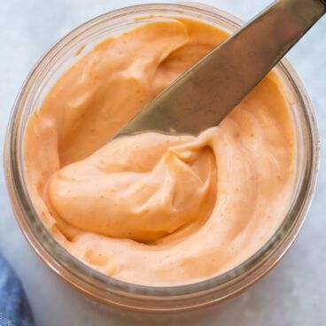 Best Spicy Mayo Recipe, Spicy Mayo Recipe, Homemade Strawberry Sauce, 3 Ingredient Recipes, Spicy Mayo, Bbq Sauce Homemade, Strawberry Sauce, Easy Cinnamon, Favorite Appetizers