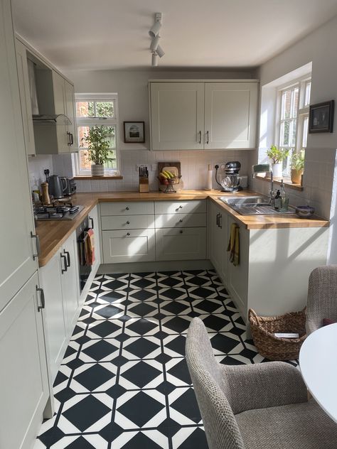 Small Kitchen Victorian, Victoria Kitchen Ideas, Small Victorian Cottage Interior, Small Victorian Kitchen Ideas, Small Victorian Kitchen, Victorian Cottage Interior, Victorian Kitchen Ideas, Harvey Maria Flooring, Victorian House Kitchen