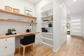 A combination home office/study and storage area is a good use of space in this hallway Study Nook Hallway, Home Office Spare Bedroom, Study Nooks, Study Bed, Desk Nook, Dual Occupancy, Rumpus Room, Property Ideas, Small Office Design