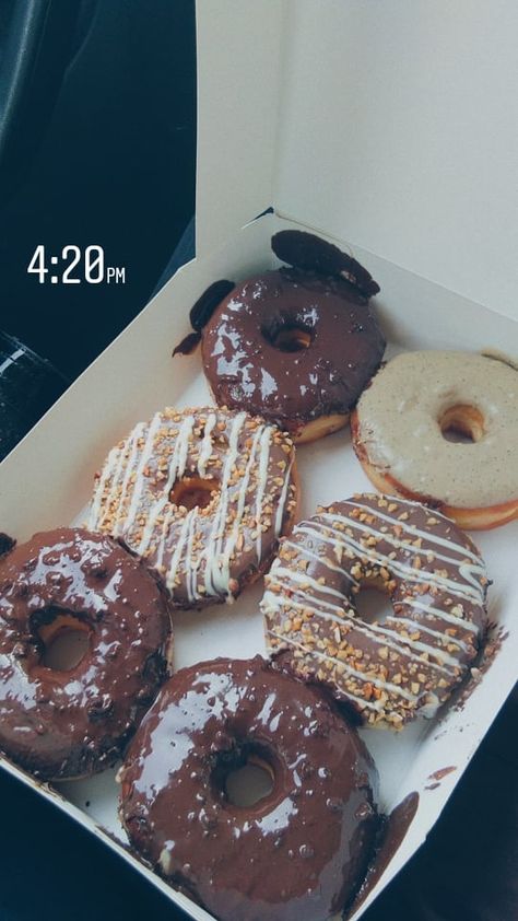 Food Wallpapers, Donuts Gourmet, Tumblr Food, Snack Craving, Resep Diet, Food Gallery, Food Crush, Makanan Diet, Delicious Donuts