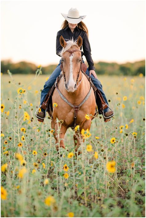 Equine Photoshoot, Western Pleasure, Class Of 2019, Barrel Racing, Barrel, Texas, Horses, Photographer, Photography