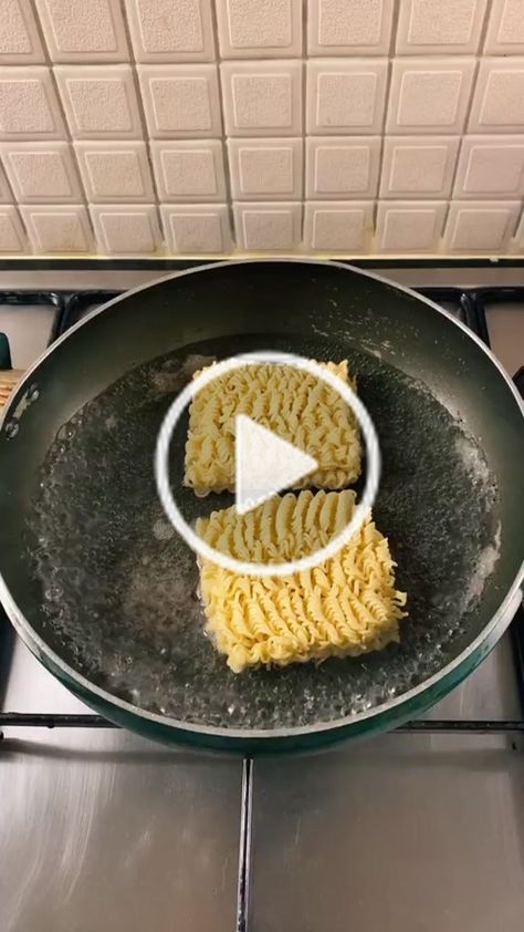 Roman Noodles, Homemade Ramen Noodles, Easy Ramen, Roman Food, Noodles Ramen, Ramen Recipe, Homemade Ramen, Noodle Recipes Easy, Amazing Food Decoration