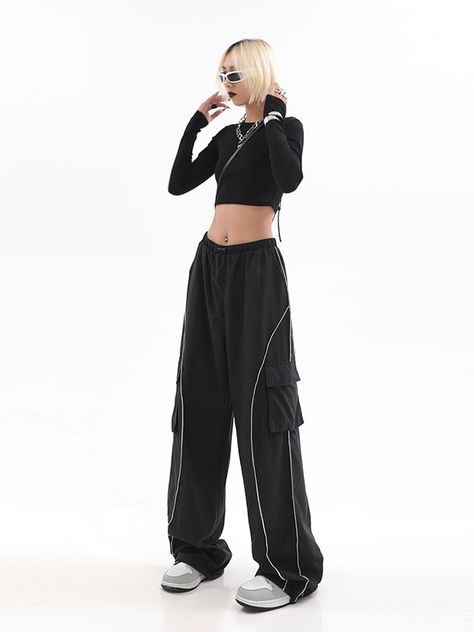 Sweatpants Wide Leg, Black Techwear, Baby Christening Outfit, Jacket Dress Set, Y2k Cargo Pants, Streetwear Cargo Pants, Wide Leg Joggers, Y2k Women, Black Streetwear