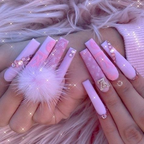 Aesthetic baddie nail inspo Barbie Acrylic Nails Coffin, Nails Rosa Barbie, 23 Birthday Nails, Pink Glam Nails, Barbie Inspired Nails, Nails Barbie, Pink Baddie, Henna Nails, Purple Acrylic Nails