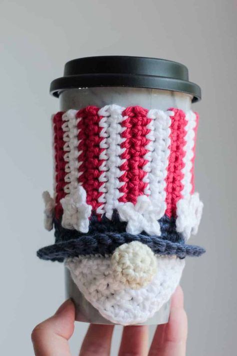 Crochet Gnome Cup Cozy, Patriotic Cups, Crochet Gnomes, Cup Cozy Pattern, Crochet Applique Patterns Free, Crochet Pattern Instructions, Applique Tutorial, Cozy Crochet Patterns, Crochet Cozy