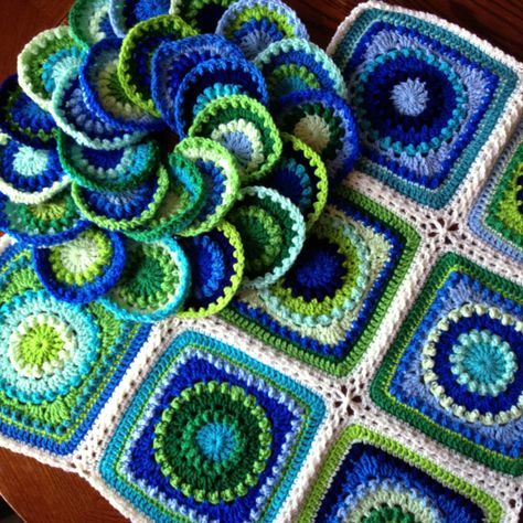 ༺༺༺♥Elles♥Heart♥Loves♥༺༺༺ ............♥Crochet Motifs♥............ #Crochet #Stitches #Patterns #Tutorial #Design #Motifs #Granny #Square #Chart ~ ♥Palette Party! Blue And Green Crochet, Funky Crochet, Crochet Blanket Colors, Yarn Color Combinations, Green Crochet, Crochet Blocks, Crochet Cushions, Crochet Throw, Crochet Motifs