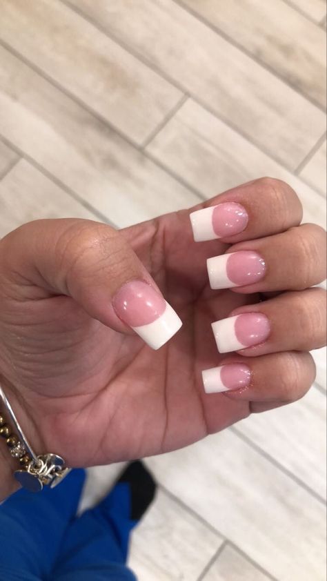 Short French Tip Acrylic Nails 2000s, 2000s French Nails, 2000 French Tip Nails, 2000s French Tip Nails, Thick French Tip, Y2k French Tip Nails, Ring Finger Nail Art, 2000s Nails, Nail Art Trendy