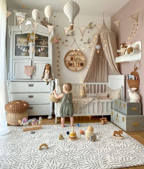 Organization Nursery, Decorating Nursery, Toddlers Bedroom, Furniture Nursery, Girl Room Inspiration, Organizer Diy, Toddler Girl Room, Makeover Bedroom, Lighting Bedroom