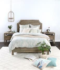 [Luri Chambray Linen] - A classic design with contemporary convenience, Luri bedding sets are made with stonewashed Belgian linen and include four interior duvet ties to minimize shifting. Its printed pattern is inspired by Moroccan rug design and lends a vintage feel to the set that will enhance the look of any bedroom. Duvet Ties, King Duvet Set, Striped Duvet, Pinstriping Designs, Inspire Me Home Decor, Linen Duvet Covers, Linen Duvet, King Duvet, King Duvet Cover