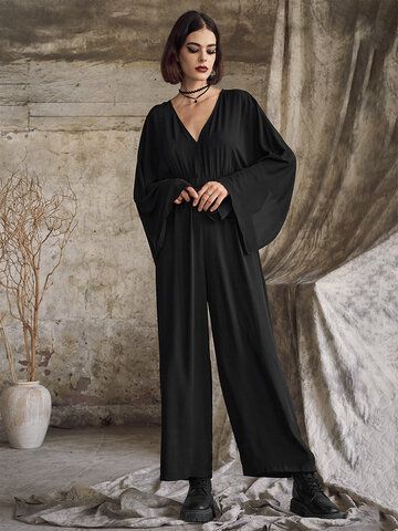 Long Sleeve Jumpsuit Classy, Simple Jumpsuit, Apparel Aesthetic, Bio Fashion, Jumpsuit Long Sleeve, Flowy Jumpsuit, Black And White Heels, Jumpsuit Long, Black Dress Outfits