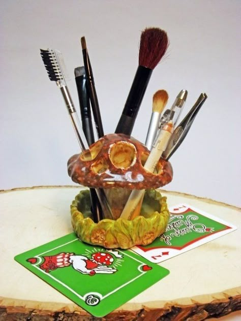 Clay Makeup Brush Holder, Makeup Brush Holder Ideas, Brush Holder Ideas, Organizer For Makeup, Small Organizer, Ceramic Toothbrush Holder, Magical Mushroom, Brushes Paint, Sculpture Art Clay