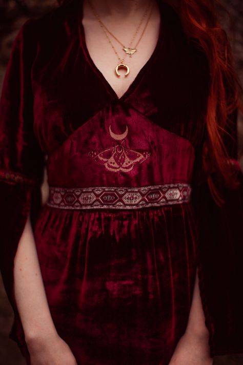 Velvet Dress Whimsigoth, Rowena Macleod Outfits, Fantasycore Aesthetic Outfits, Persephone Style, Persephone Outfit, Casual Vampire, Mystical Clothes, Witch Clothes, Red Dress Casual