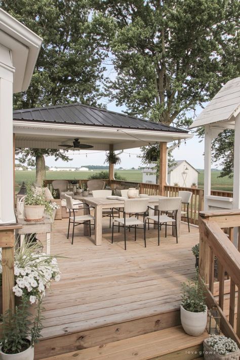 Deck Addition, Beautiful Outdoor Living Spaces, Fresh Farmhouse, Patio Deck Designs, Casa Exterior, Outside Living, Backyard Patio Designs, Decor Minimalist, Outdoor Rooms