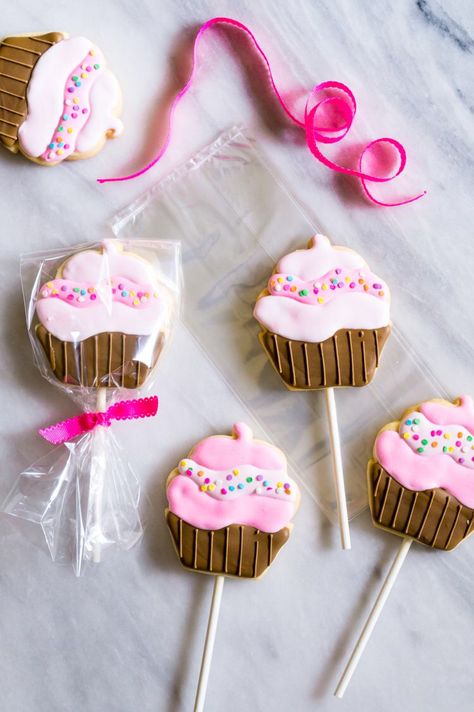 How to make Display Cookies, Cookies On A Stick, Decorate Cookies, Cookie Sticks, Make Cookies, Cookie Bouquet, Royal Icing Recipe, Sprinkle Cookies, Cookie Pops