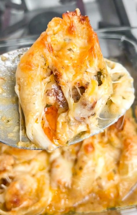 Stuffed pasta shells Chicken Pasta Shells, Blackened Cajun Chicken, Restaurant Copycat Recipes, Shell Pasta Recipes, Chicken Scampi, Chicken Broccoli Pasta, Batch Baking, Cajun Chicken Alfredo, Chicken Alfredo Bake