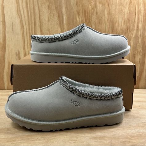 Size 6y/7.5w - Ugg Tasman Slippers Goose Big Kids (Seal/Blue/Grey) Brand New Light Grey Tasman Uggs, Colorful Uggs, Baltimore Trip, Grey Ugg Slippers, Grey Uggs, Cute Uggs, Tasman Slippers, Pretty Sneakers, Aesthetic Objects