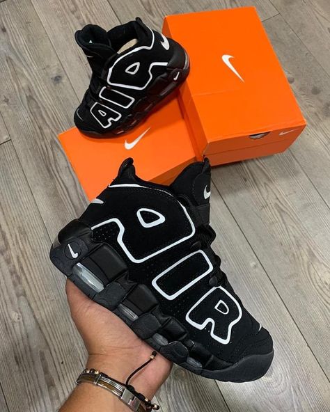 Nike Air Uptempo, Pretty Sneakers, Bro Sis, Nike Kicks, Nike Air More, Basket Style, Nike Fashion Shoes, Pretty Shoes Sneakers, Kicks Shoes