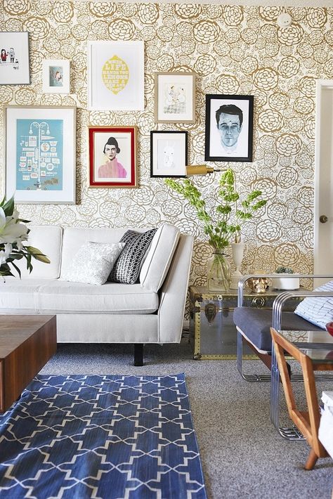 Love that patterned wall - Ten June: What's Hot In Interior Design for 2014: A Blogger Panel Eclectic Living Room, Room Wallpaper, Home Wallpaper, A Living Room, Living Room Inspiration, Of Wallpaper, Home Fashion, Home Living Room, Interior Inspiration