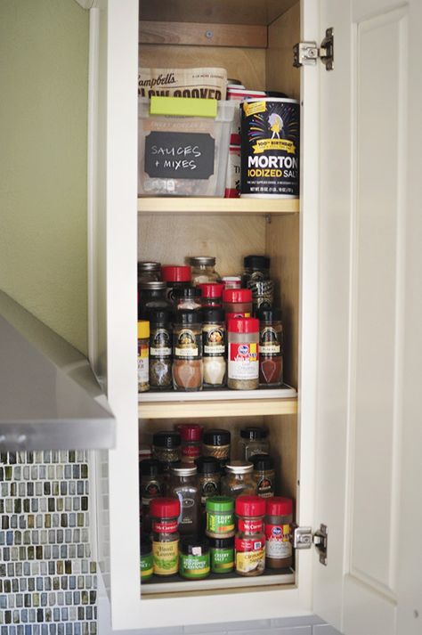 Lower Kitchen Cabinets, Organizing Spices, Kitchen Cabinet Organizer, Small Dining Room Table, Kitchen Cabinet Layout, Tips For Organizing, Cooking Spatula, Kitchen Organization Diy, Kitchen Hacks Organization