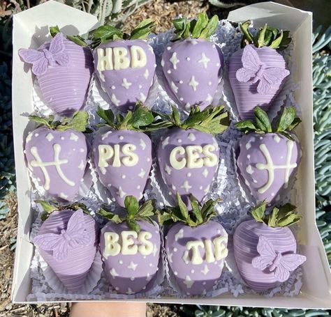 Zodiac Chocolate Covered Strawberries, Purple Chocolate Covered Strawberries, Geo Hearts, 21st Bday Cake, Valentine Chocolate Covered Strawberries, Strawberry Ideas, Treat Business, Purple Strawberry, Mothers Day Desserts