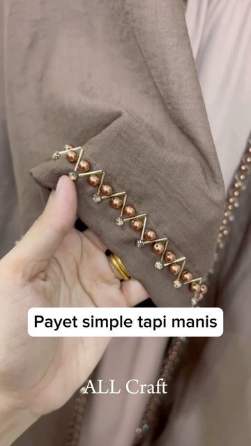 Payet Manset Lengan, Payet Lengan, Model Payet Lengan, Pola Payet, Embroidery Dress Diy, Dress Designs For Stitching, Churidar Neck Designs, Embroidery Fashion Detail, Simple Hand Embroidery Patterns