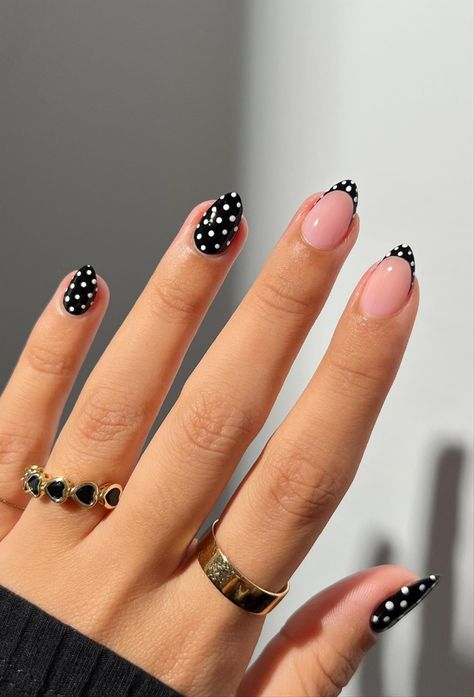 fall nail design, fall nail inspo, fall nails 2024 design, brown nails , fall nail colors 2024, short fall nails, fall nail acrylic, short nail design and art, #fallnails #autumnnails #nailcolors Dark Pink Nails, Fake Nails White, Dot Nails, Santa Nails, Classy Acrylic, Colourful Nails, Christmas Gel, Milky Nails, Red Christmas Nails