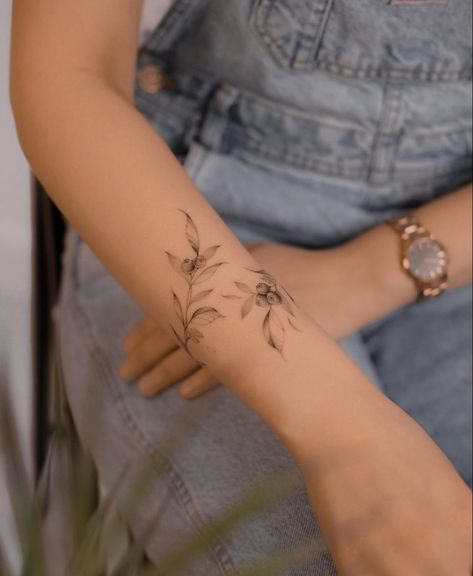 Feminine Shoulder Tattoos, Floral Arm Tattoo, Wrap Around Tattoo, Small Forearm Tattoos, Coffee Tattoos, Mother Tattoos, Wrist Tattoos For Women, Floral Tattoo Design, Tattoo Bracelet