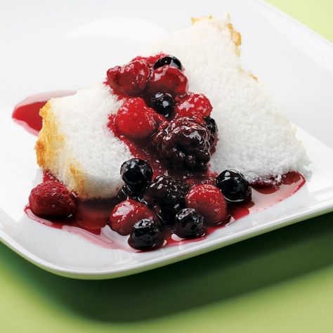 Frozen mixed berries become an almost instant fruit topping in the microwave. Serve over angel food cake or Greek-style yogurt. Angel Food Cake Toppings, Berry Topping, Fresh Fruit Desserts, Healthy Brunch Recipes, Fruit Dessert Recipes, Fruit Toppings, Angel Cake, A Piece Of Cake, Microwave Recipes