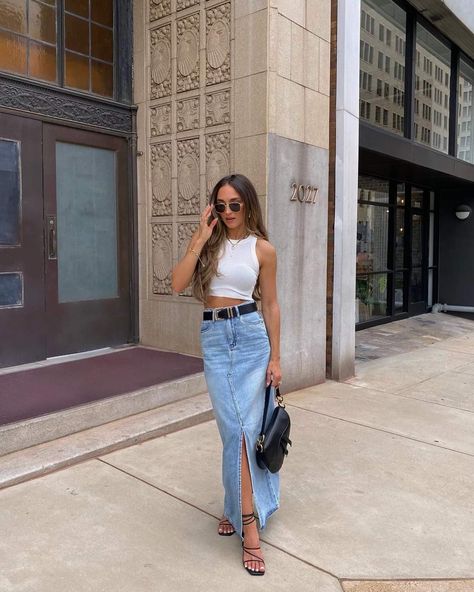 Denim Long Skirt Outfit, Long Jean Skirt Outfits, Denim Skirt Outfit Summer, Denim Midi Skirt Outfit, Long Denim Skirt Outfit, Denim Skirt Outfit, Skirt Outfit Summer, Jean Skirt Outfits, Long Jean Skirt