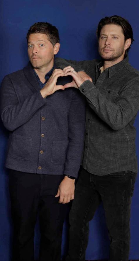 LasVegasCon March 2022. Team Free Will 2.0, Misha Collins Photo Op, Supernatural Inspired Outfits, Jensen Ackles Misha Collins, Pisces And Leo, Spn Cast, Supernatural Actors, Supernatural Imagines, Jensen And Misha