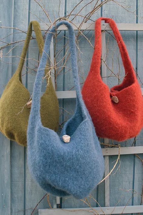 Our Patterns: Free with purchase, fun by design! Halcyon Yarn Felted Knitting, Satchel Pattern, Knitting Bag Pattern, Felted Crochet, Large Knitting, Knit Purse, Felted Handbags, Felted Wool Crafts, Wool Bags