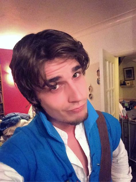 Perfect Flynn Rider! Flynn Rider Haircut, Flynn Rider Cosplay, Flynn Rider, Happy Places, Walt Disney, Disneyland, Hair Cuts, Wattpad, Fan Art