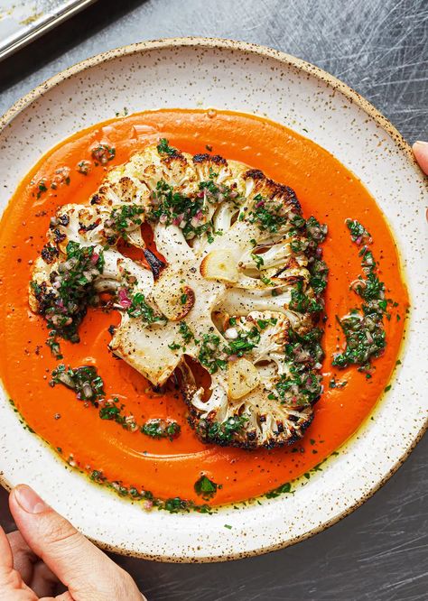 Cauliflower Steaks With Romesco Sauce - SO VEGAN Roasted Cauliflower With Sauce, Pumpkin Steak, Romesco Cauliflower, Cauliflower Steak Recipes, Steak Cauliflower, Steak And Peppers, Cauliflower Steaks Recipes, Cauliflower Steak, Roasted Cauliflower Steaks