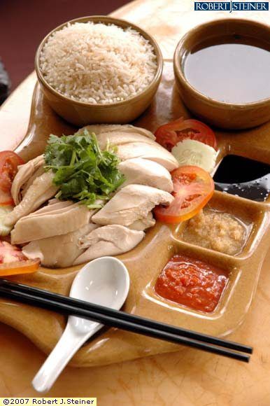 Chicken Rice Singapore, Singapore Chicken Rice, Hainan Chicken Rice, Hainanese Chicken Rice, Cooking With Charcoal, Chicken Rice Recipes, Hainanese Chicken, Khmer Food, Asian Street Food