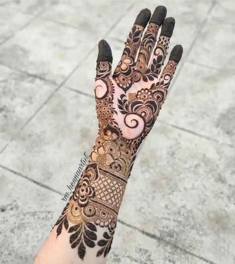 Dubai Mahendi Design, Designer Mehndi Designs Unique, New Mehndi Designs Unique Back, Arabic Designs Mehndi, Left Hand Mehndi Designs, Khafif Mehndi Designs, Front Hand Mehndi Designs, Khafif Mehndi, Front Hand Mehndi