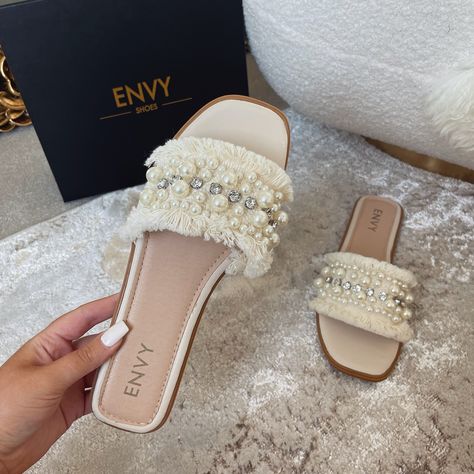 Slider szn is still on! We’ve just restocked loads of your faves girls but be quick, these won’t be around long. Order now for bank holiday weekend 🫶 Shop: envyshoesuk.com #envyshoes #envyarmy #summervibes Beach Party Shoes, Lady Shoes Fashion, Wedding Sliders, Sparkly Chanclas, Sliders Outfit, Sliders Shoes, Classy Sandals, Tan Platform Sandals, Graduation Shoes