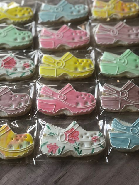 Croc Cookies Decorated, Clothing Cookies Decorated, Crocs Birthday Party Ideas, Croc Cookies, Shoe Cookies, Farm Cookies, Cookies Theme, Decorated Cookies Tutorial, Cookie Decorating Party