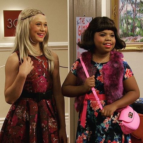 Thomas Kuc Benjamin Flores are so hilarious in this episode Benjamin Flores Jr, Game Shakers Babe, Thomas Kuc, Game Shakers, Nickelodeon Shows, Funny Black People, Icarly, Young Actors, Beauty Pageant