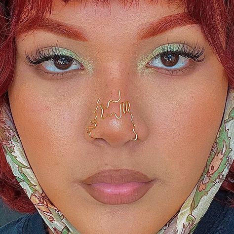 Nose Cuffs Aesthetic, African Nose Cuff, Gold Nose Jewelry Aesthetic, Diy Wire Nose Cuff, Nose Jewelry Ideas, Nose Ring Cuff, Nose Cuff Aesthetic, Nose Jewelry Aesthetic, High Nose Piercing