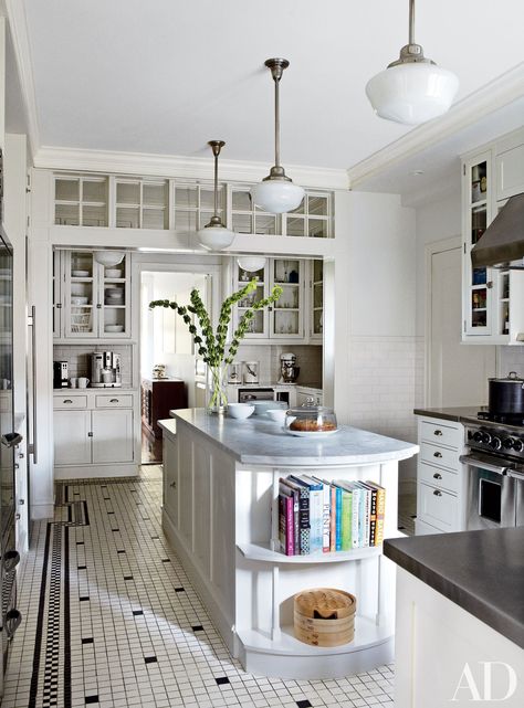 Celebrity Kitchen Decor - Nate Berkus, Ellen DeGeneres, Neil Patrick Harris, and More | Architectural Digest Hacienda Kitchen, Celebrity Kitchens, Kitchen White, Cabinetry Design, Farmhouse Style Kitchen, Modern Farmhouse Kitchens, Trendy Kitchen, Unique Kitchen, Kitchen Cabinetry