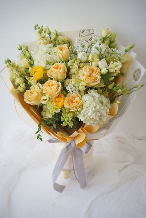 Flower Shop Decor, Luxury Bouquet, Flower Boquet, Lotus Flower Pictures, Luxury Flower Bouquets, Yellow Bouquets, Flower Decorations Diy, Boquette Flowers, Flower Gift Ideas