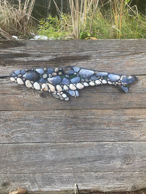 Each whale is unique, handmade with shells & beach glass collected on the shores of the Bay of Fundy, New Brunswick, Canada. Mosaic Whale, Reclaimed Wood Ideas, Beach Glass Mosaic, Art With Shells, Shell Mosaics, Hawaii Crafts, Beach Rock Art, Whale Crafts, Shell Artwork