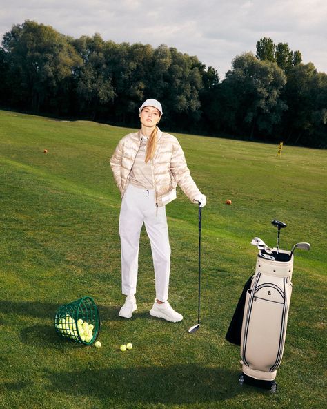 Golf Course Photoshoot Fashion, Golf Fashion Editorial, Golfing Photoshoot, Golf Photoshoot Photo Ideas, Golf Editorial, Golf Shoot, Golf Photography, Outfit Gym, Kids Golf