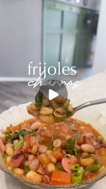 ɢᴇɴᴇᴠɪᴇᴠᴇ ᴄᴀʀʀᴀɴᴢᴀ on Instagram: "Frijoles charros 🫘 🍅 🌶️ 🥓  #easyrecipes #recipe #recetas #comidacasera #comidamexicana #explorepage #viral #trendingreels" Frijoles Charros Recipe, Food Receipt, Coco, Easy Meals, On Instagram, Instagram