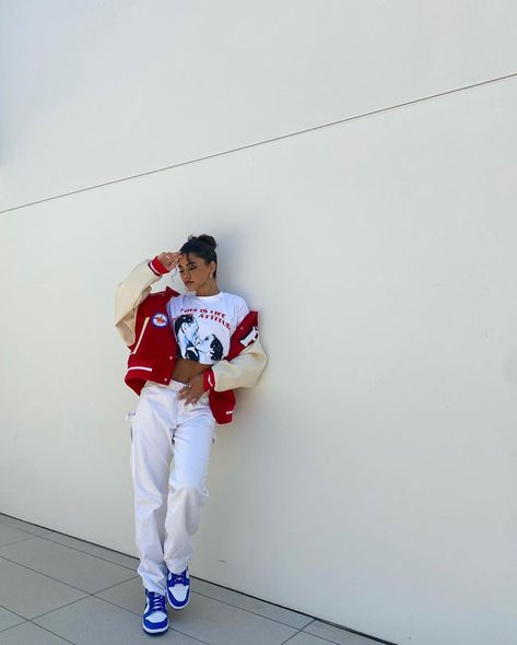 Baseball Jacket Outfit, Neon Outfits, Streetwear Fashion Women, Style Streetwear, Streetwear Outfits, Winter Fashion Outfits, Fashion Poses, Looks Vintage, Fashion Killa