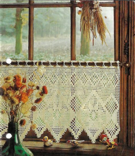 haaknaald: Gordijntje of Valletje Uncinetto Zig Zag, Crochet Curtain Pattern, Crochet Curtains, Crochet Kitchen, Crochet Borders, Curtain Patterns, Tunisian Crochet, Valances, Curtain Designs