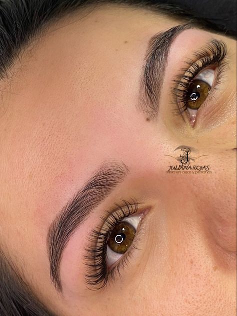 Pestañas pelo a pelo y diseño de cejas semipermanentes Maquillaje De Ojos, Balayage, Eyelashes, Lashes, Instagram Profile, Gym, Photo And Video, Instagram Photo, Tattoos