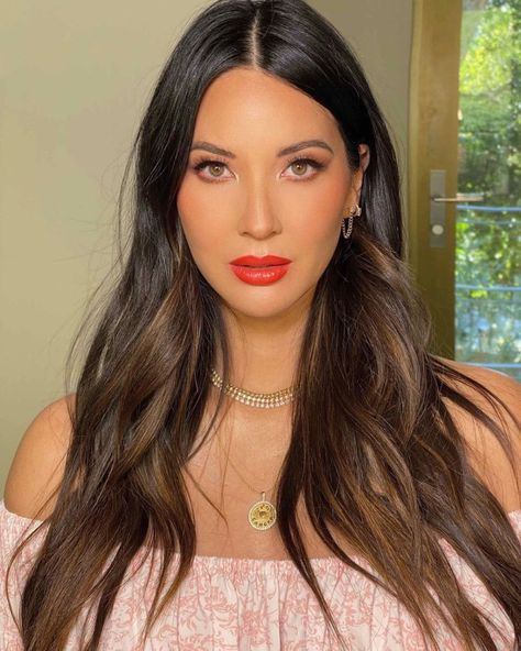 Olivia Munn Style, John Mulaney, Olivia Munn, Body Size, Beauty Secrets, Dark Hair, Net Worth, Favorite Celebrities, Oklahoma