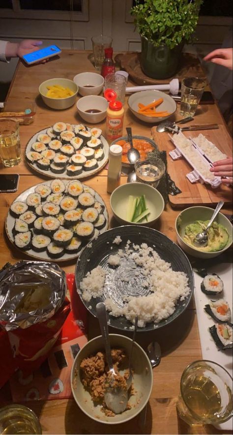 Sushi Making Date Night, Making Sushi At Home Aesthetic, Making Food With Friends Aesthetic, Homemade Sushi Night, Sushi Making Aesthetic, Making Dinner With Friends Aesthetic, Making Sushi Aesthetic, Homemade Sushi Aesthetic, Diy Sushi Night